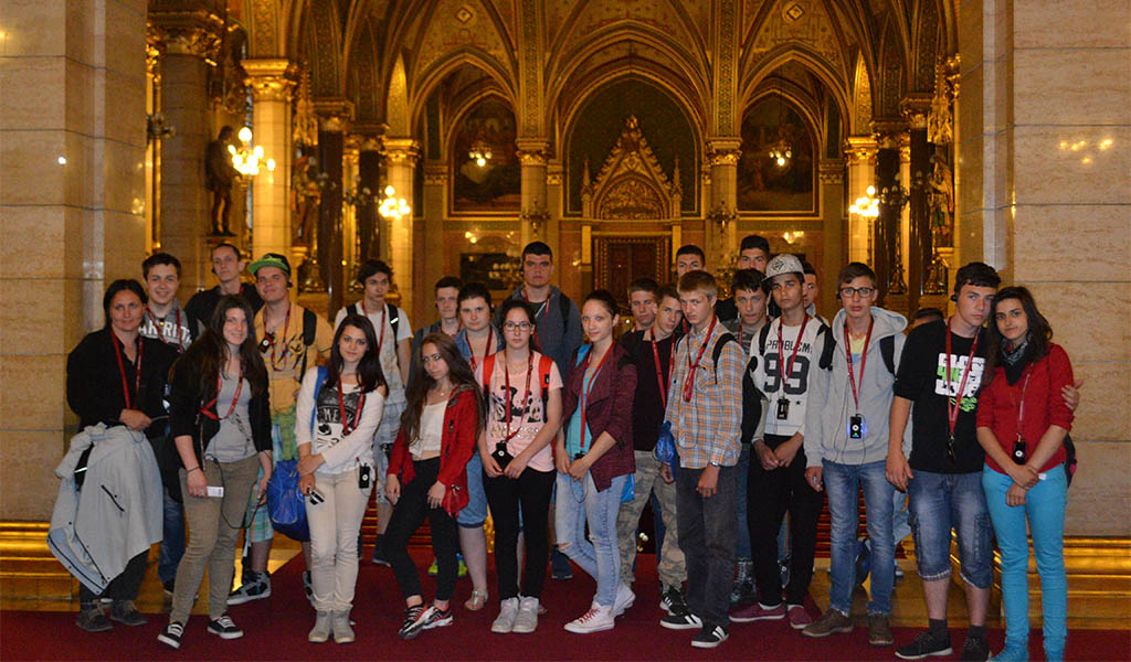 160527 parlament 04